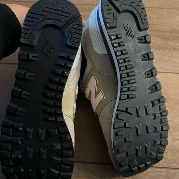 New balance 574 - never worn size 6 us mens. - Picture 2 of 4